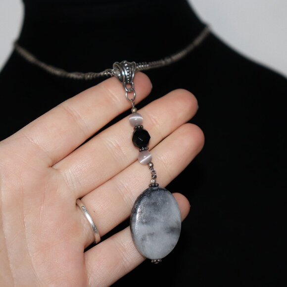 Beautiful silver and gray stone drop necklace 19" - Picture 1 of 5